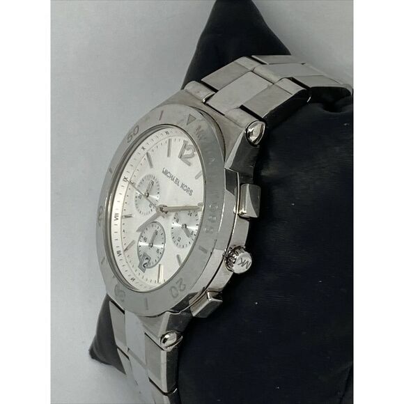 Michael Kors Wyatt MK5932 Women's Silver Stainless Steel Analog Dial Watch VK15 - Picture 4 of 12